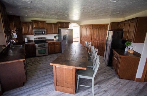 Garden City Cabin | Newly renovated spacious home, Hot Tub. Big yard. Great off-season pricing!