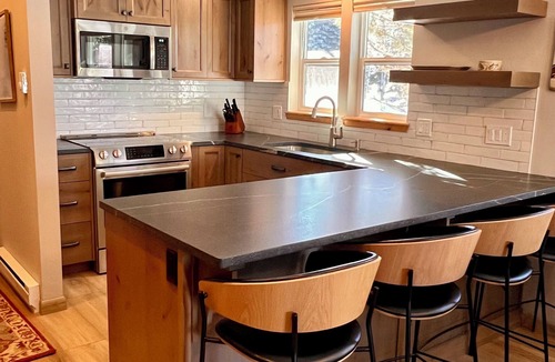 Sun Valley Condo | Newly renovated stand alone dog friendly condo. Elkhorn amenities included.