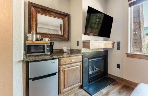 Park City House | Newly Renovated Studio at Silverado, Ski, Relax, Enjoy World Class Amenities!