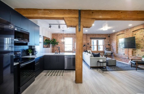 Rio Grande Apartment | Newly Renovated Industrial Modern Downtown Loft