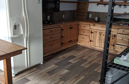 Thayne House | Nice apartment in shop with Indoor parking for toy trailers or vehicle.
