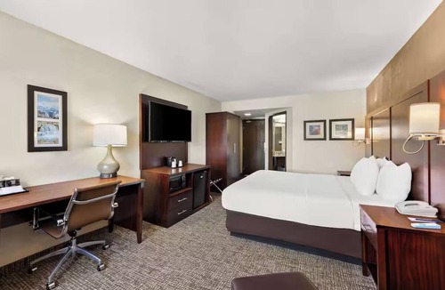 Layton Hotel | Northern Utah Comfort with Swimming Pool Near Museums & Amusement Parks