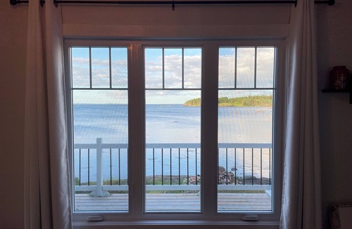 Embree House | Oceanfront clapboard cottage - a great central location!