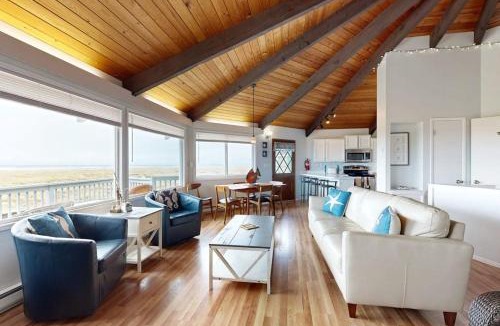 Seaside House | Oceanfront octagon house with panoramic water views WiFi & washer&dryer
