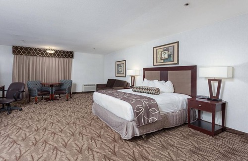 Idaho Falls Resort | ONE SPACIOUS KING UNIT! POOL, HOT-TUB, SPA, PARKING!