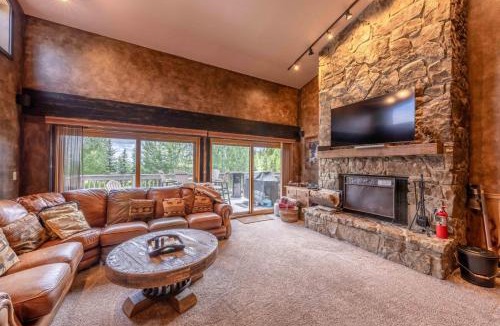 Teton Village House | Outdoor Pool, Private Sauna, 50yd to Moose Creek Lift, Flexible Bedding