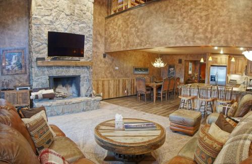 Teton Village House | Outdoor Pool, Private Sauna, 50yd to Moose Creek Lift, Flexible Bedding