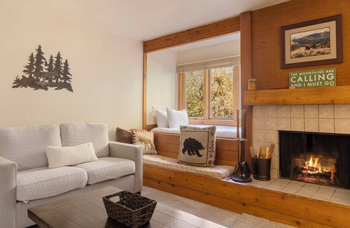 Moose Wilson Road Condo | Outpost: Larkspur 1212