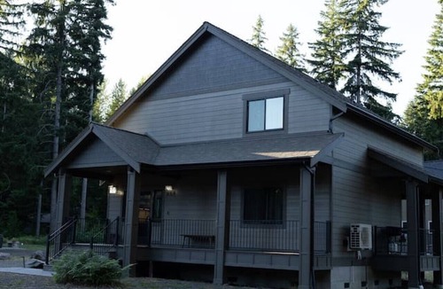 Packwood House | Packwood Cabin w/Hot Tub | Steps to Town & River