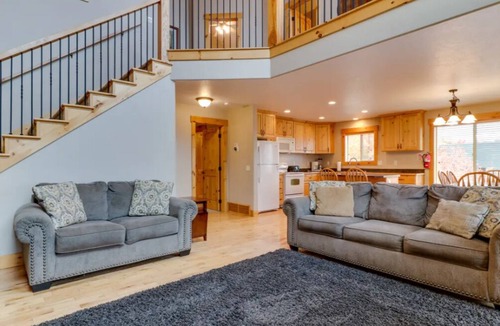 Harbor Village Cabin | Panoramic Bear Lake Views! 5BR/3BA Custom Cabin | Sleeps 20 | Perfect for Reunions
