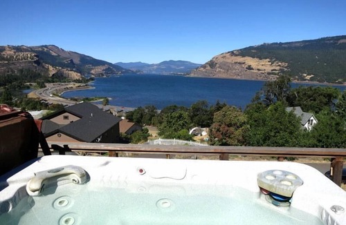 Mosier House | Panoramic Gorge View Pet Friendly Home with Hot Tub and optional Guest House