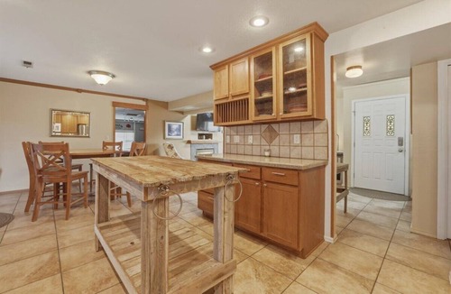 Mountain Home House | *Parking*Self Check-In*Full Kitchen*A/C*W/D
