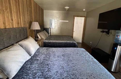 Gardiner House | ParkWay Yellowstone Guest House room #2