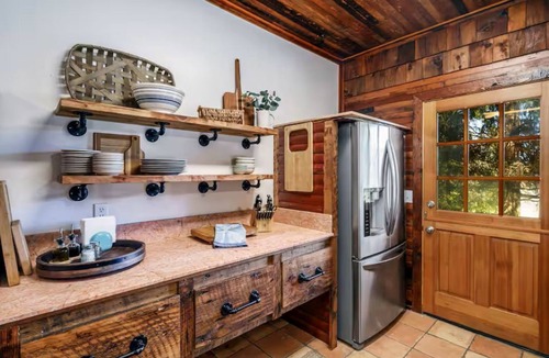 Arlington House | Peaceful 2-Acre Farmhouse Retreat 2 King Beds + View