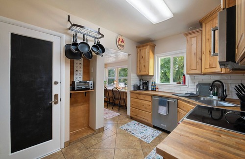 Bountiful House | Peaceful & Beautiful Near Sightseeing, Mountains, & Fun! Spacious Family Fave!