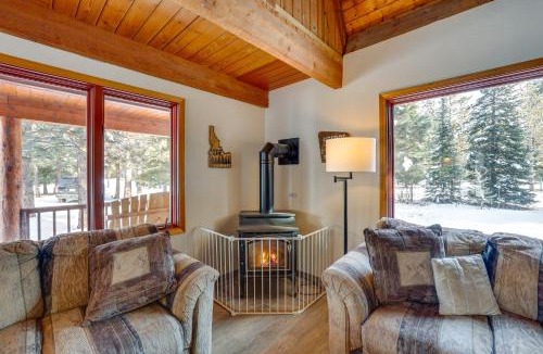 Tamarack Resort House | Peaceful Donnelly Retreat < 1 Mi to Lake Cascade!