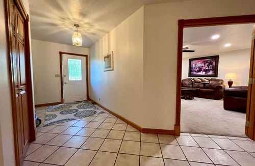 Heyburn House | Peaceful, fun 4-bedroom farmhouse in Heyburn perfect for relaxing stays
