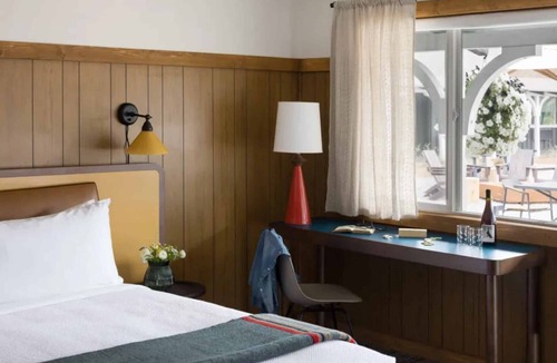 Jackson Hotel | Peaceful Getaway with Hot Tubs & Relaxing Courtyard
