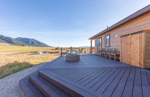 Etna House | Peaks Paradise - Hot Tub - Game Room - Views