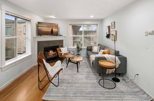 East Queen Anne House | Perch - Aurora Abode: Walk to Space Needle | Pet & Family | Parking