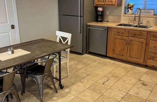 Highland House | Perfect for Families, Friends & Pets! Waffles too!