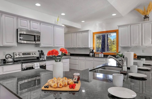 Donnelly House | Perfect home for groups near Lake Cascade, parking for trailers, 10 minutes to Tamarack