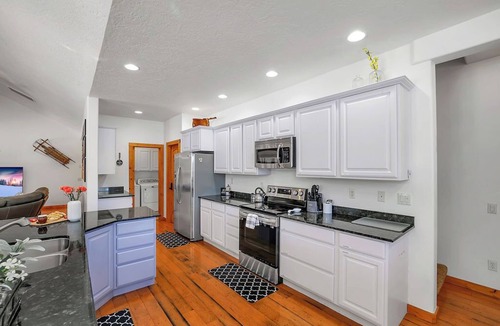 Donnelly House | Perfect home for groups near Lake Cascade, parking for trailers, 10 minutes to Tamarack