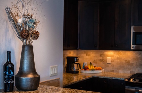 Sunrise Beach House | Perfect Lakefront Family Getaway. FIRE PIT, KAYAKS, FISHING, NO WAKE COVE.