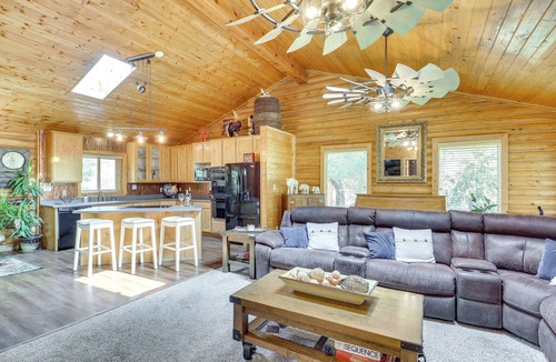 South Weber Cabin | Pet-Friendly Cabin w/Mtn View in South Weber!
