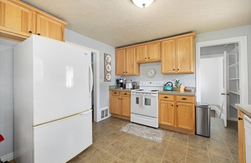 Central - Terry House | Pet Friendly, Fenced Backyard with Washer and Dryer
