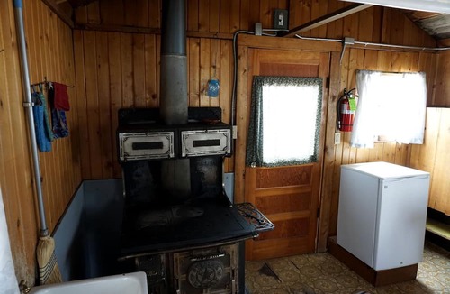 Bellvue Cabin | Pet Friendly Fishing Cabin close to Poudre River, Perfect for a Weekend Escape from Fort Collins