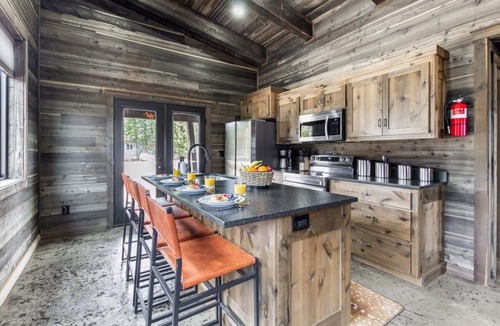 Last Chance House | Pet Friendly Home!- Mayfly Meadow | Cozy Cabin | World-Class Fishing | Fire Pit | BBQ