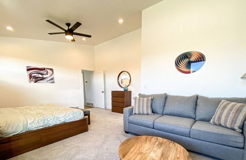 Sweetwater House | Pet Friendly! Luxury Lakeview Cabin near golf course and Ideal Beach Access