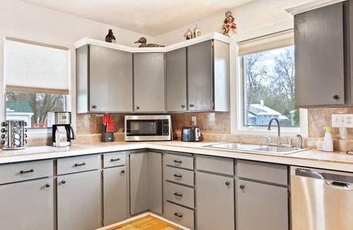 Central - Terry House | Pet Friendly Multi-Family with Hot tub & Sauna
