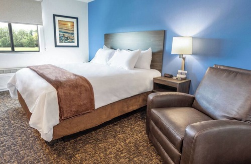 Idaho Falls Hotel | Pet-Friendly Room Ideal for Family Adventures Near Idaho Falls Zoo
