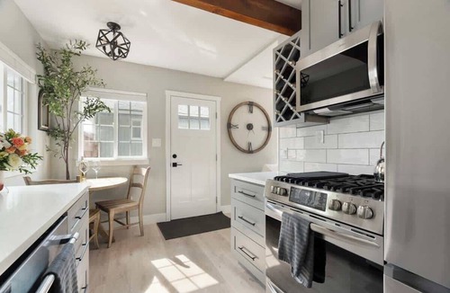 Puyallup Cottage | Petite Perfection