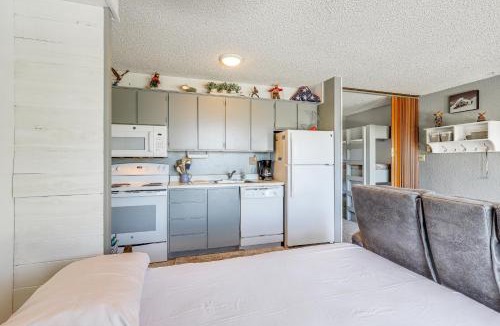 Mead House | Picturesque Mt Spokane Condo Near Skiing & Biking!