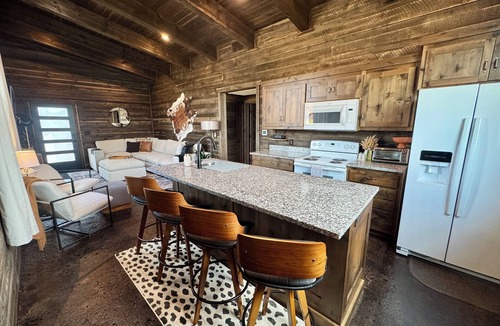Last Chance Cabin | Pinion Pines Western Chalet #19 - A/C, Wi-Fi, Hot Tubs, CLEAN, Easy Access