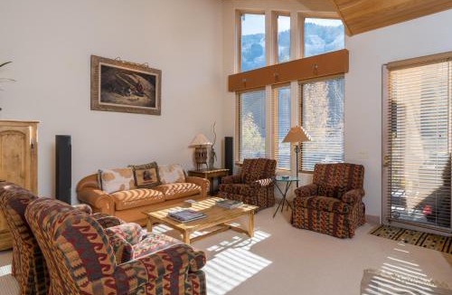Warm Springs House | Pinnacle Townhome #9