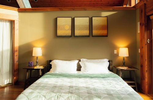 Mirrormont Cabin | PNW King Suite + Hot Tub + Mountain View Retreat + close to Seattle