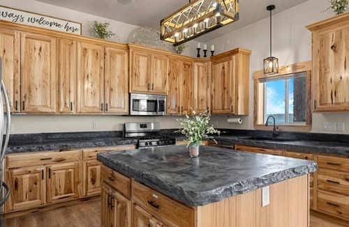 Fish Haven House | Pool, Racquetball, RV, Sauna - Retreats & Events!