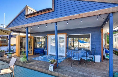 Bridgeton House | Portland Floating Home Getaway w/Sauna!