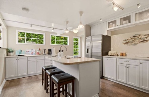 Poulsbo House | Poulsbo Tide Retreat-Incredible Beach w/Kayaks