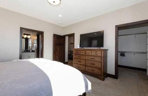Wolf Creek House | Powder Mountain Escape B1 Hot Tub Ski Getaway