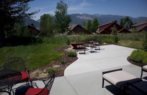 Eden House | Powder Mtn Wolf Den TR11Mtn Biking Dog Friendly