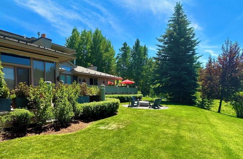 Sun Valley House | Premier lifestyle with unbeatable views- 5 minute walk to Sun Valley