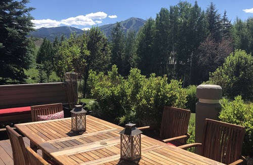 Sun Valley House | Premier lifestyle with unbeatable views- 5 minute walk to Sun Valley