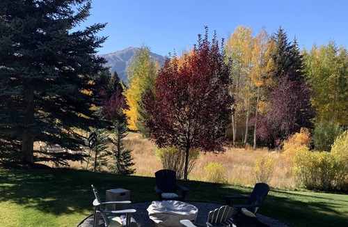 Sun Valley House | Premier lifestyle with unbeatable views- 5 minute walk to Sun Valley