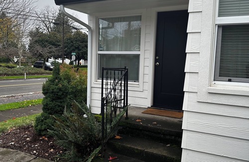 Hough Apartment | Prime Location - Cozy 1-bd/1bth apartment in DT Vancouver with fitness room