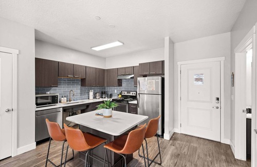 Fairpark Apartment | Prime SLC - Airport - Convention - Hot tub